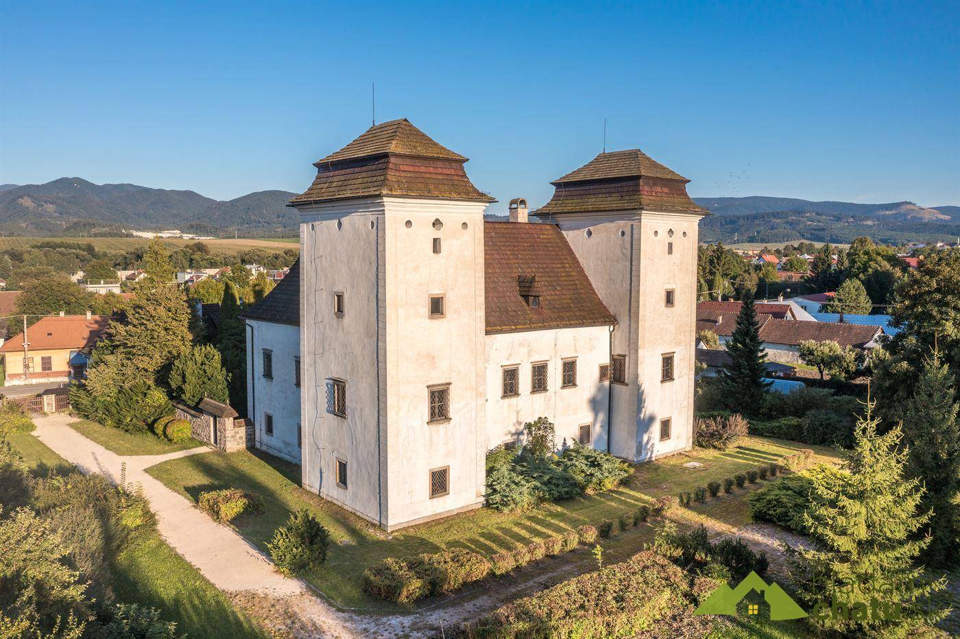 kaštiel v diviakoch.jpg