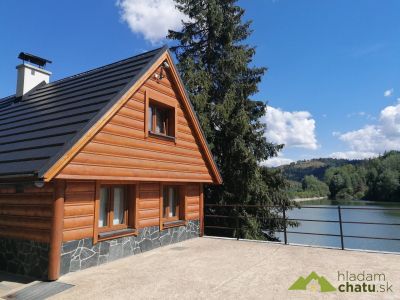 Zrub na brehu Ubytovateľ