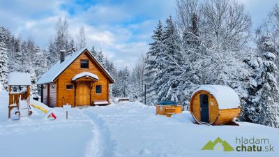 Drevenica BindtWood s kaďou a saunou Ubytovateľ